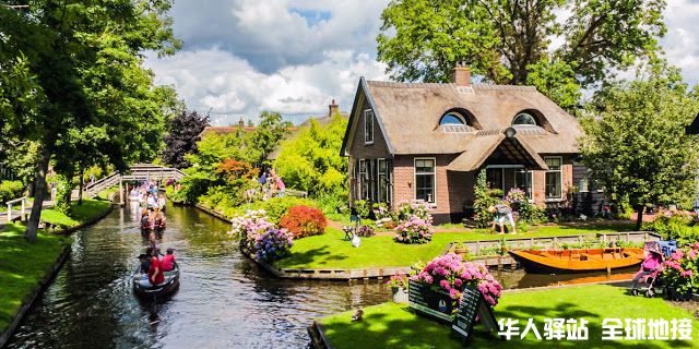 18-photos-that-show-why-you-should-visit-giethoorn-the-charming-dutch-village-wi.jpg