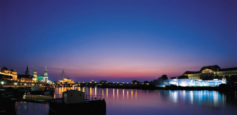 800px-Elbe_River_at_Dresden.jpg