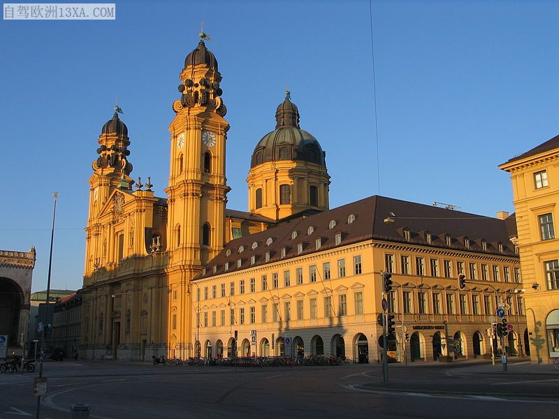 Theatiner_Kirche_Muenchen.jpg