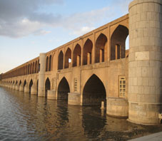 iran_esfahan_sio%20se%20pol.jpg