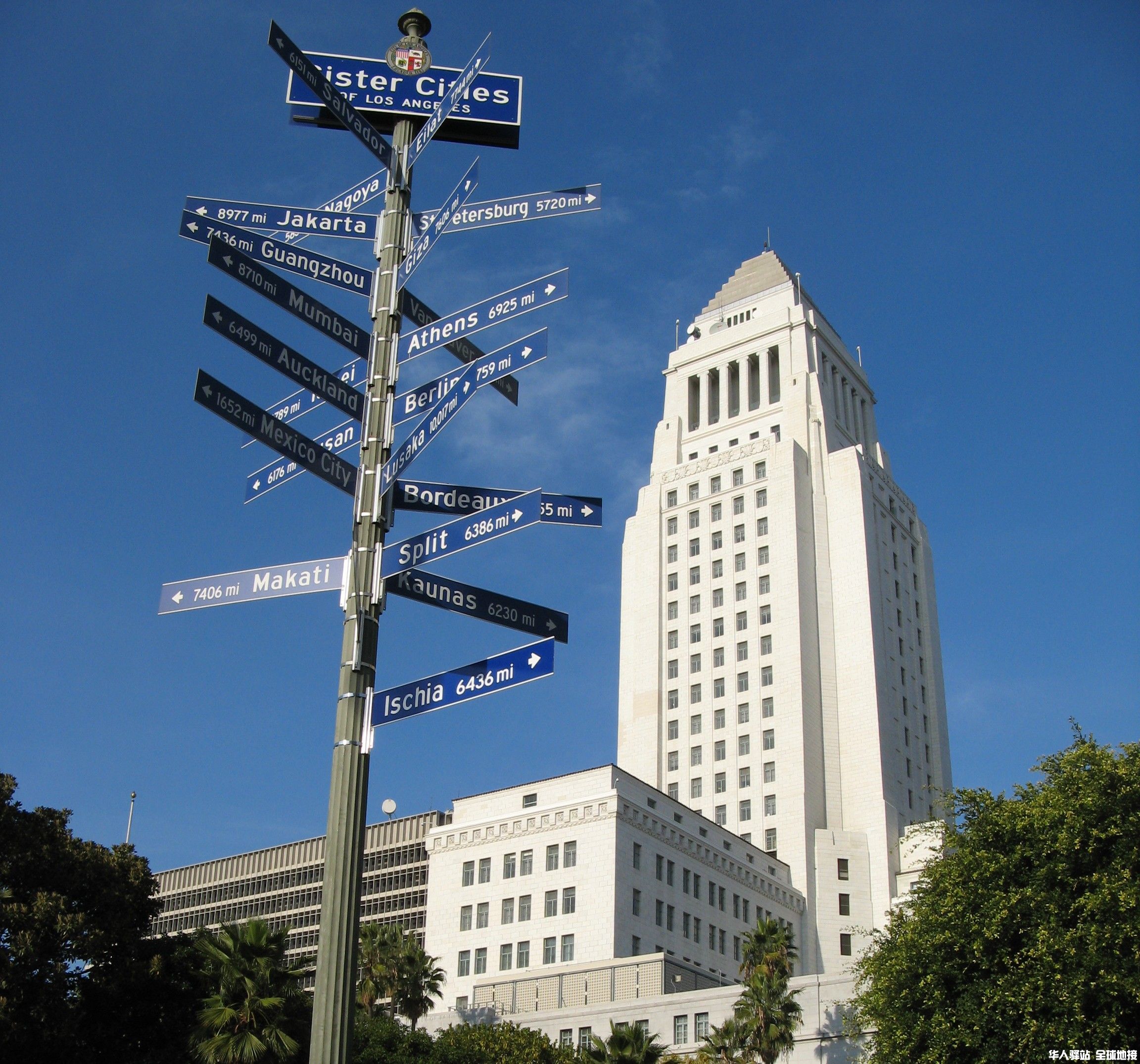 Los_Angeles_City_Hall_with_sister_cities_2006-e1427304108273.jpg