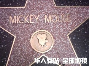 Mickey_Mouse_star_in_Walk_of_Fame-300x225.jpg