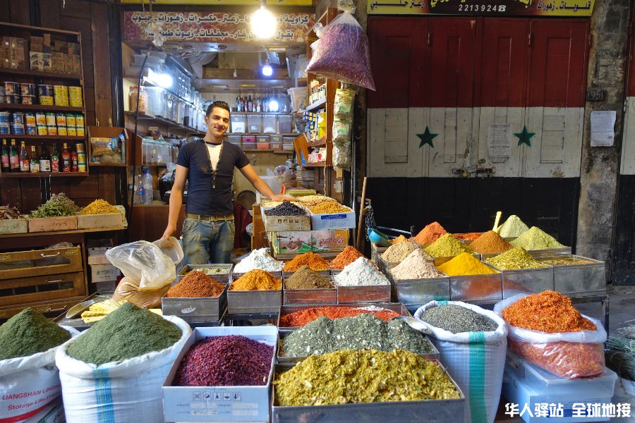 Market-seller-in-the-spice-souk-in-Damascus.jpg