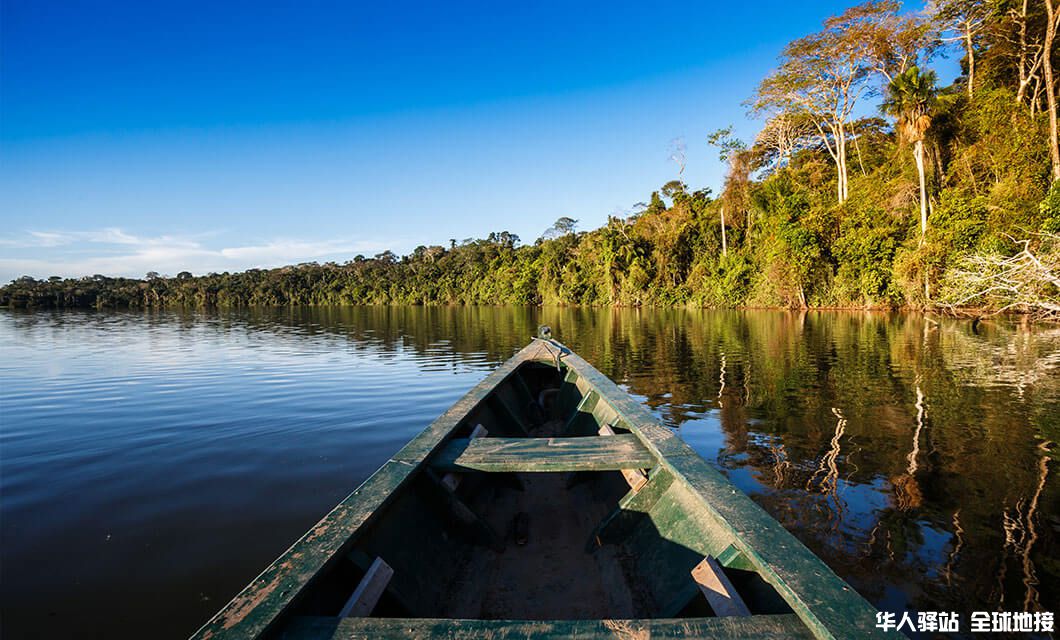 amazon-boat-ride-through-Anavilhanas-Archipelago-1.jpg