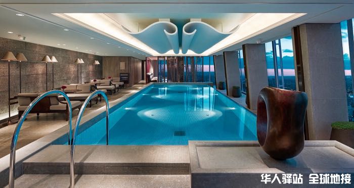 london-best-hotels-shangri-la-shard-pool-with-view.jpg