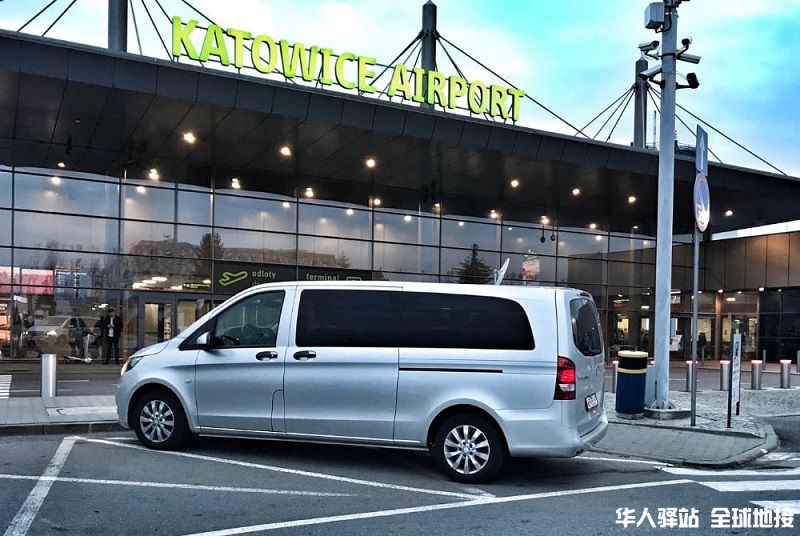 Minivan-Private-Katowice-Airport-transfer-Krakow-Zakopane.jpg