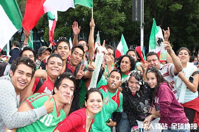 live-mexico-city-mexican-national-football-team-fans.jpg
