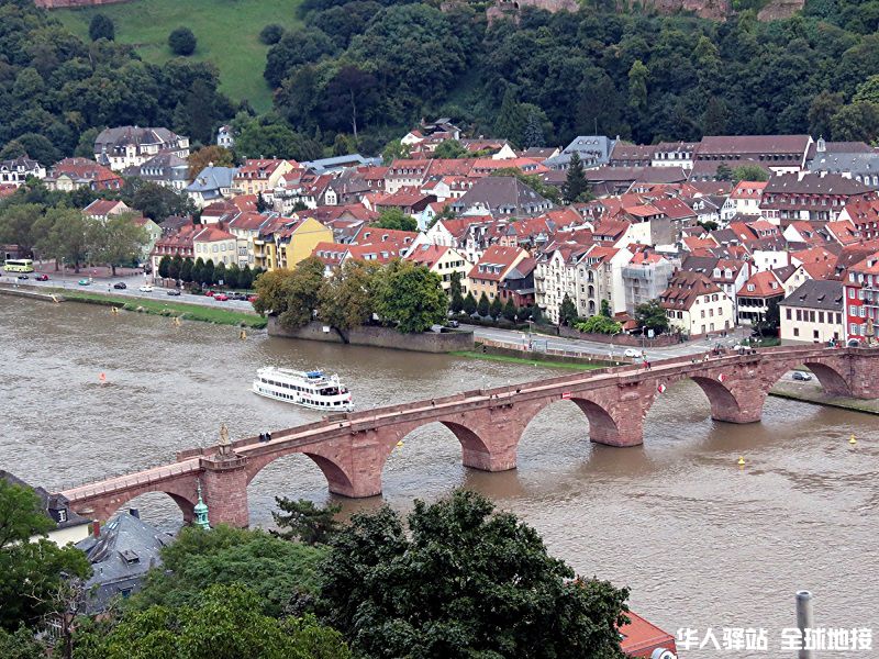 102_Heidelberg_-_Philosophenweg_Blick_auf_Alte_Bruecke.jpg