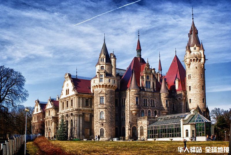 Moszna-Castle.jpg