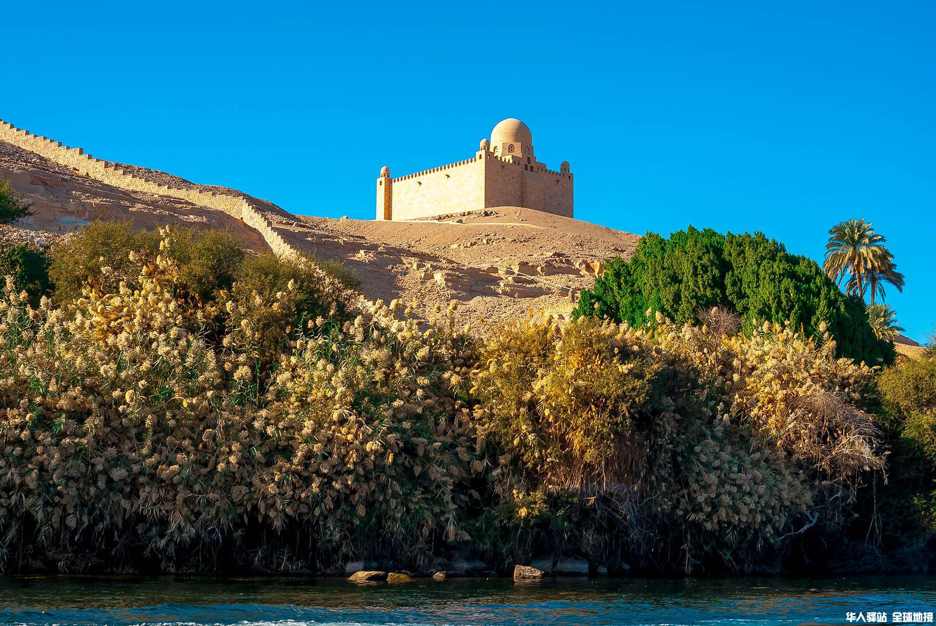 mausoleum-aga-khan-iii-sir-sultan-aswan-shutterstock_1347238967.jpg_eb5c096b12.jpg