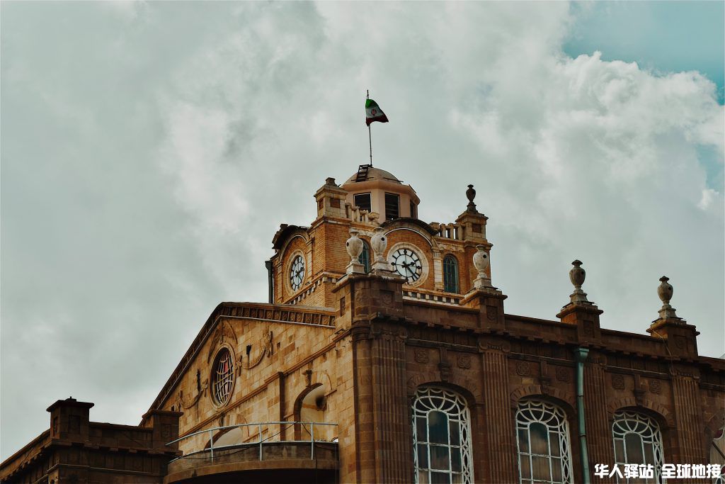 ToIranTour-Clock-Building-Azerbaijan-Museum-Tabriz-1024x683.jpg