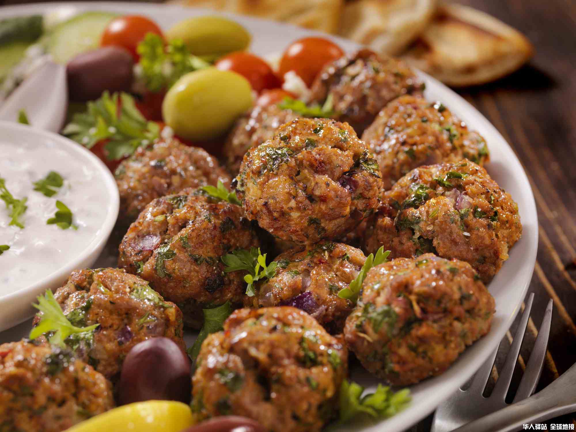 Greek-meatballs-GettyImages-638662402-58d3e4d55f9b584683246847.jpg