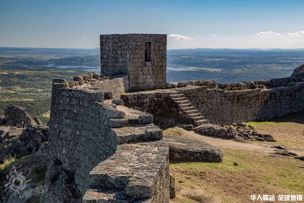 Monsanto Castle.jpg