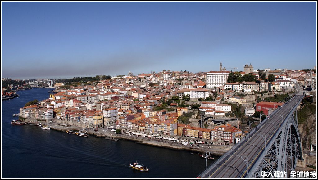 Porto seen from the Serra do Pilar convent in Vila Nova de Gaia.jpg