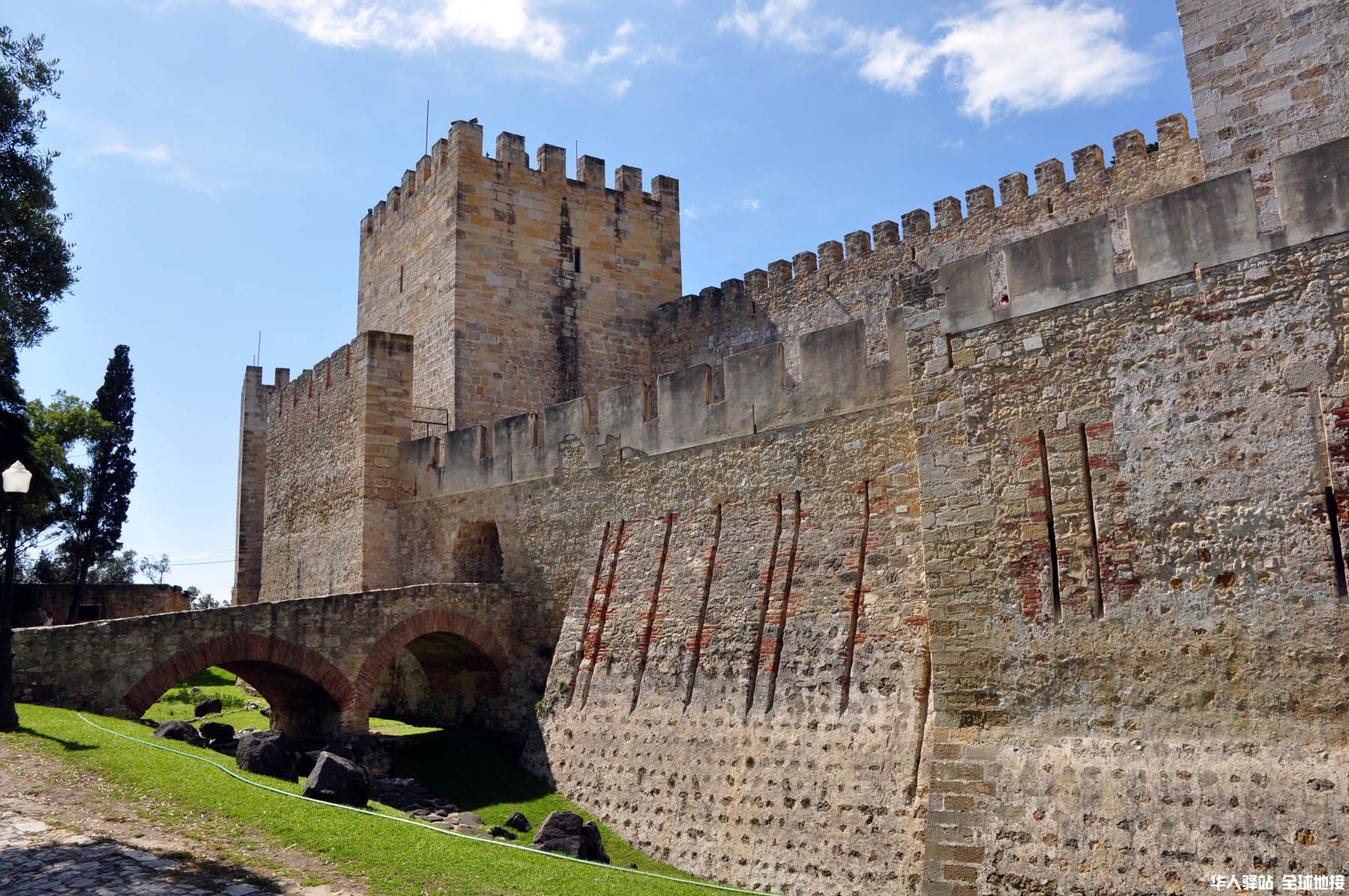 São Jorge Castle, Lisbon.jpg